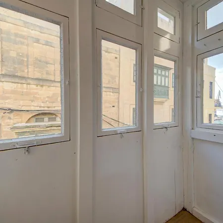 Warm & Cozy 1br In Bormla With Wifi, Ac & Great Location Appartement *