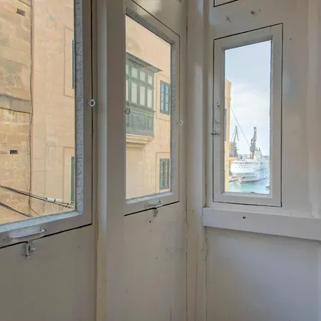 Warm & Cozy 1br In Bormla With Wifi, Ac & Great Location Appartement *